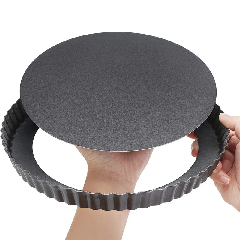 Loose-base fluted tart tin with removable base