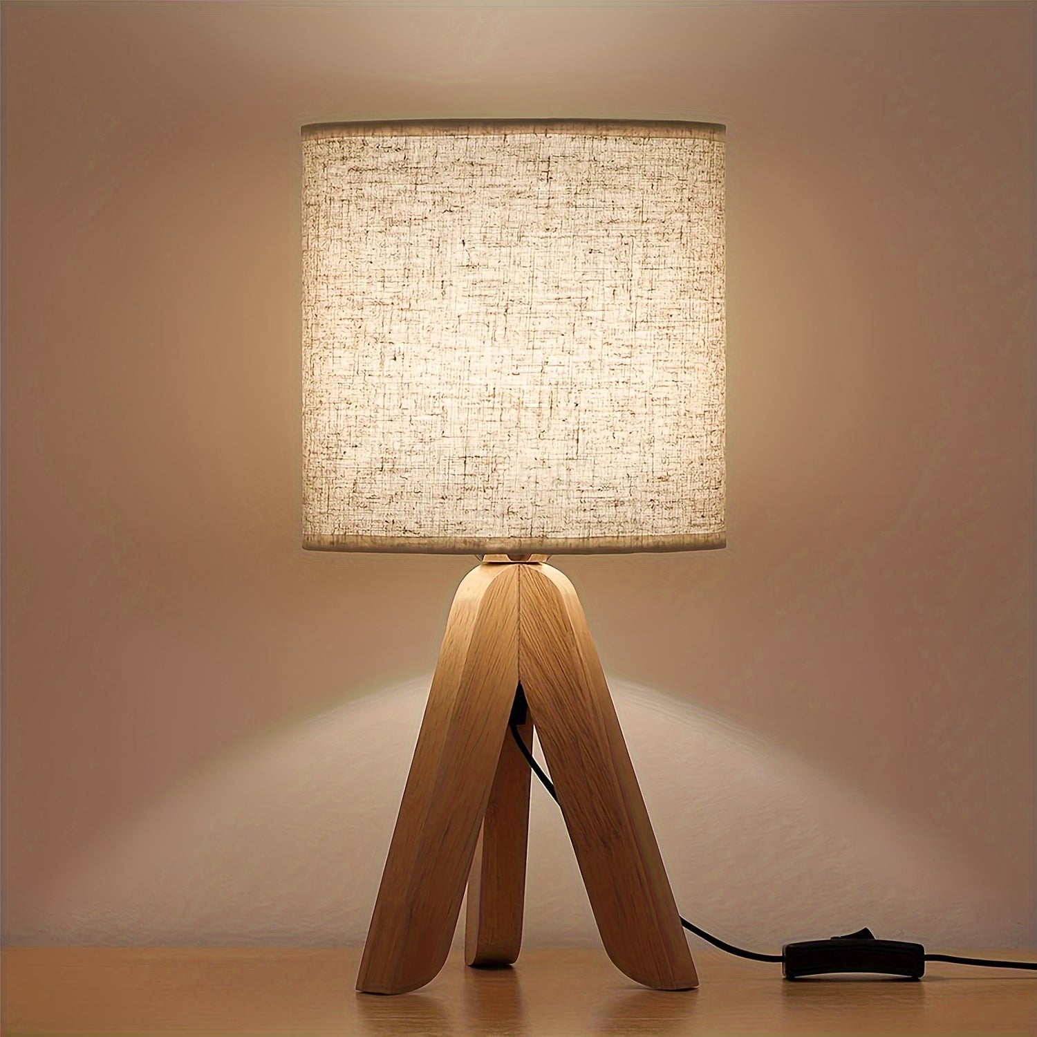 Lampe de table trépied en bois nordique | Abat-jour en tissu